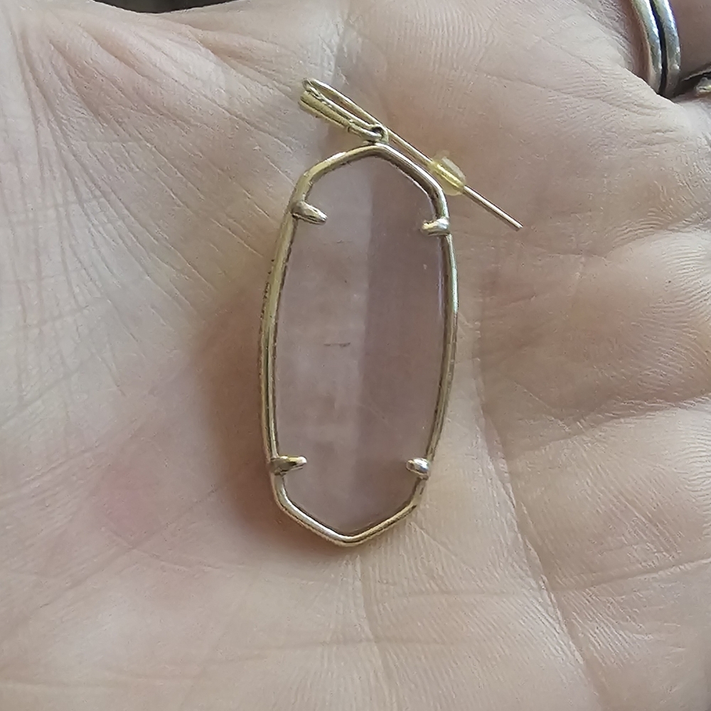 ISO: Single Kendra Scott Elle Earring